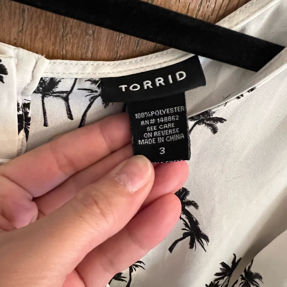 Torrid Palm Tree Button Down Back Blouse - image 6